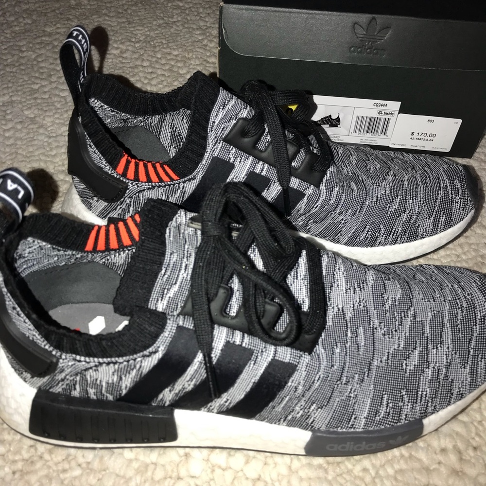 NEVER WORN adidas nmd_r1 primeknit shoes